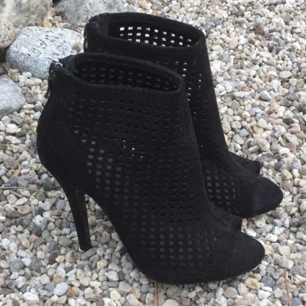 Chinese Laundry Black Booties heels 6